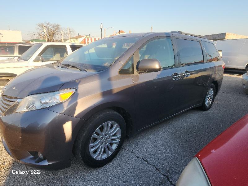 2015 Toyota Sienna XLE FWD 8-Passenger V6