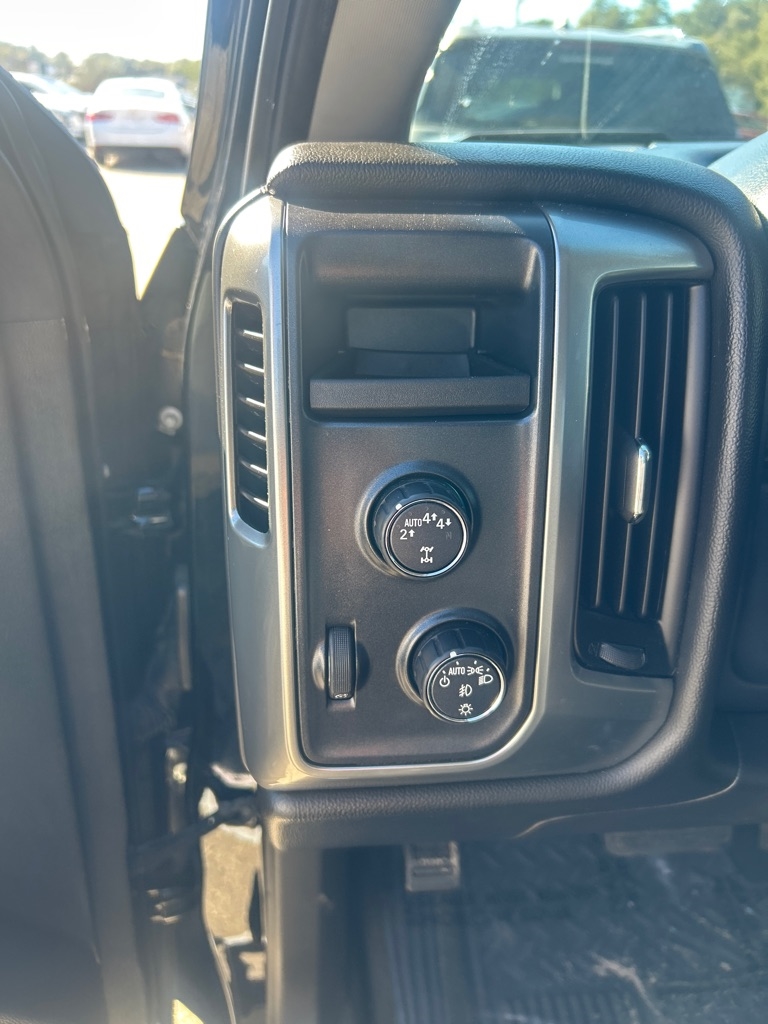 Chevrolet Silverado 1500 4WD Crew Cab 143.5" LT w/2LT 2017