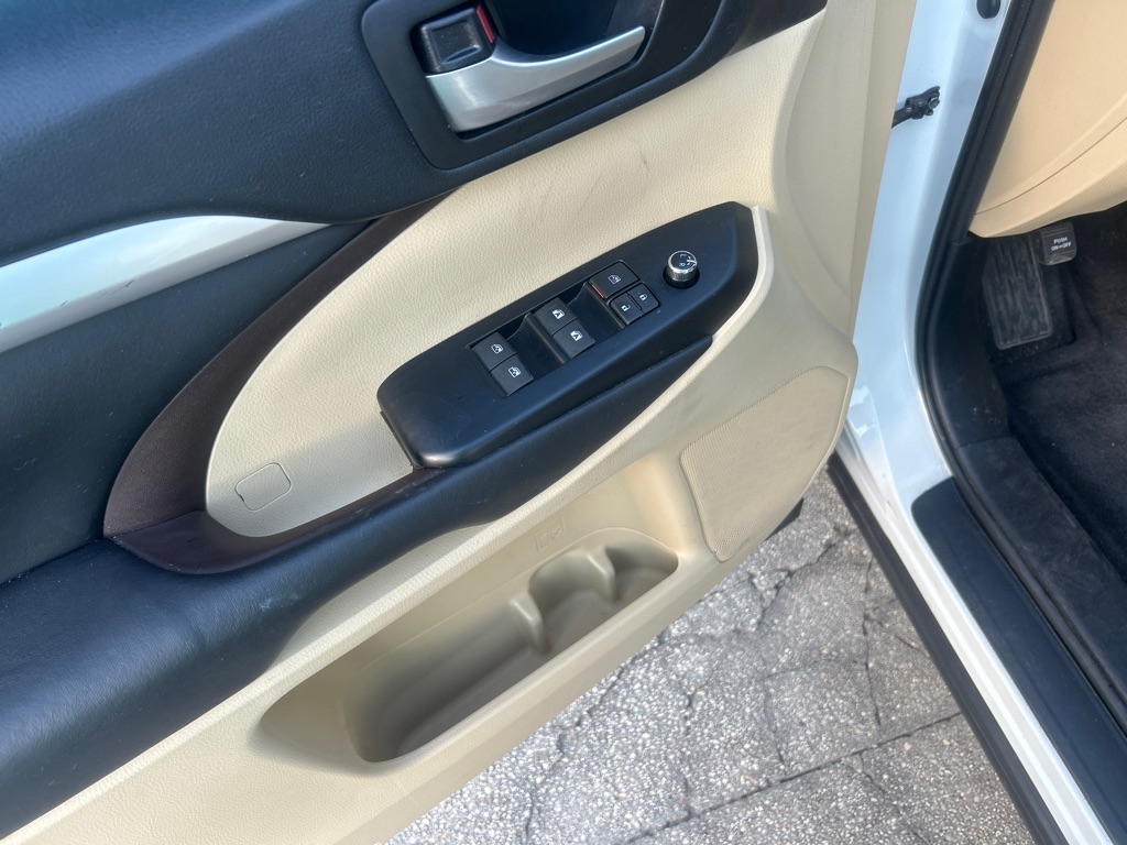 Toyota Highlander XLE V6 AWD (Natl) 2019