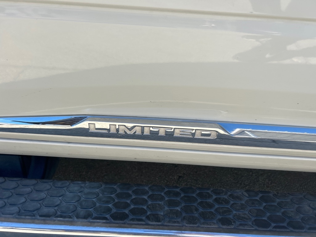 RAM 1500 Limited 4x2 Crew Cab 6'4" Box 2017