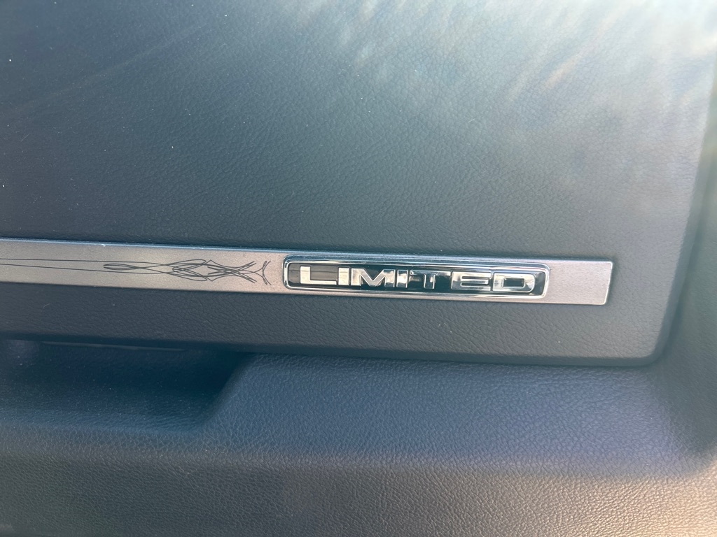 RAM 1500 Limited 4x2 Crew Cab 6'4" Box 2017