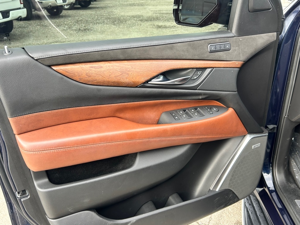 Cadillac Escalade ESV 2WD 4dr Premium Luxury 2019