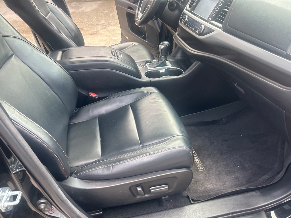 Toyota Highlander XLE V6 FWD (Natl) 2017