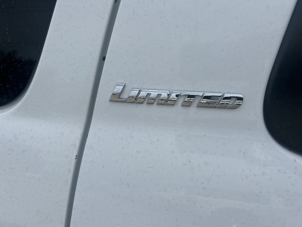 Toyota Sequoia RWD 5.7L Limited (Natl) 2016