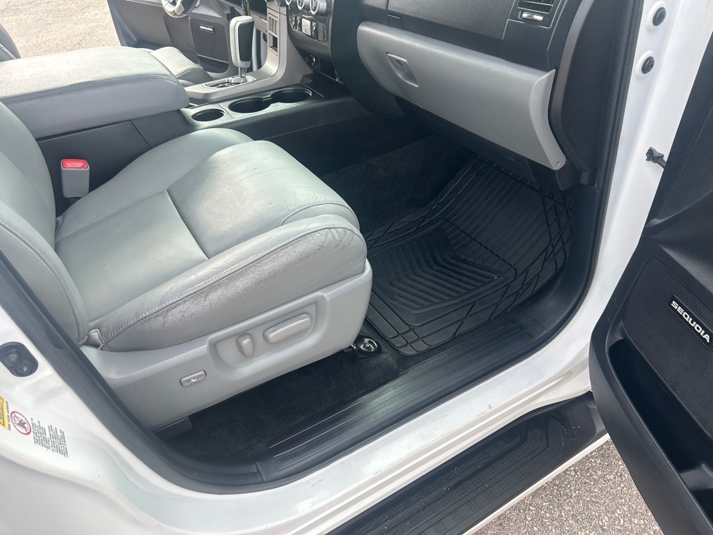 Toyota Sequoia RWD 5.7L Limited (Natl) 2016