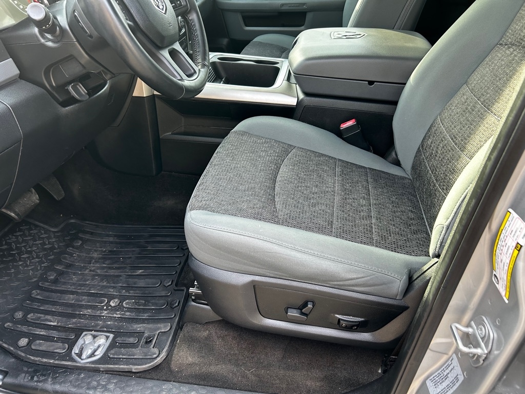 RAM 1500 Big Horn 4x2 Crew Cab 5'7" Box 2017