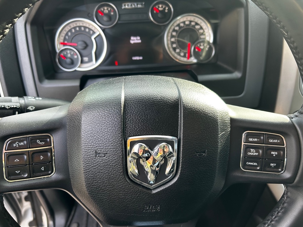 RAM 1500 Big Horn 4x2 Crew Cab 5'7" Box 2017