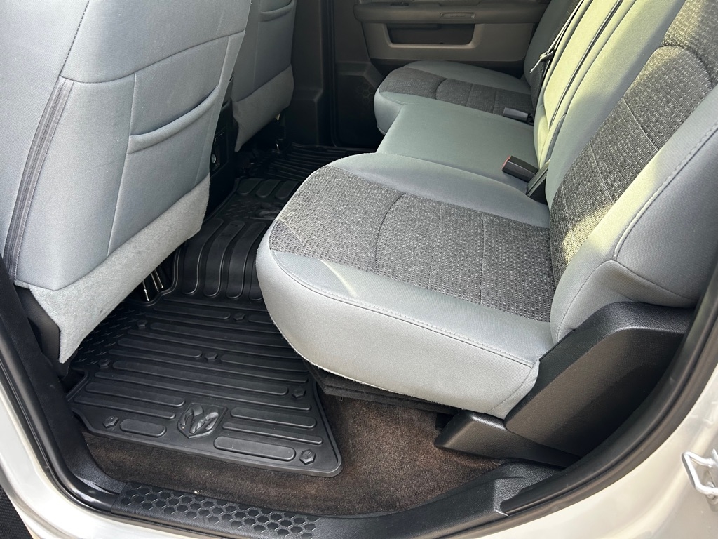 RAM 1500 Big Horn 4x2 Crew Cab 5'7" Box 2017