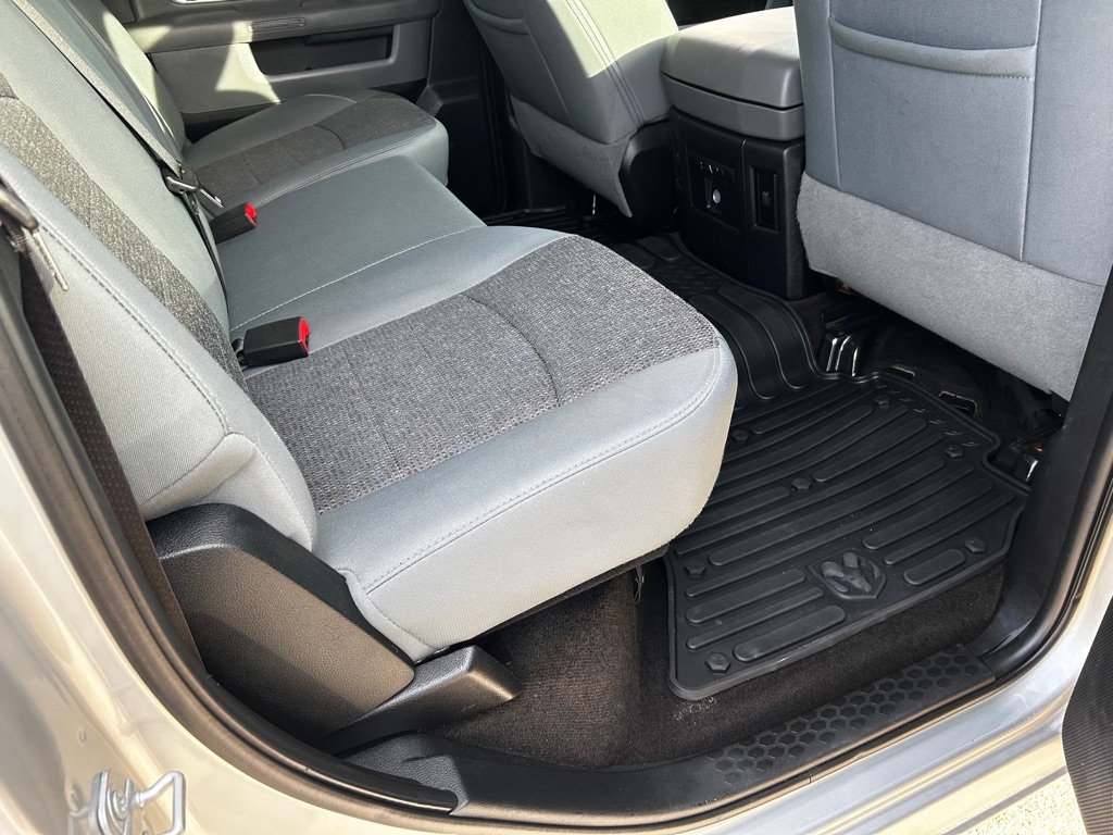 RAM 1500 Big Horn 4x2 Crew Cab 5'7" Box 2017