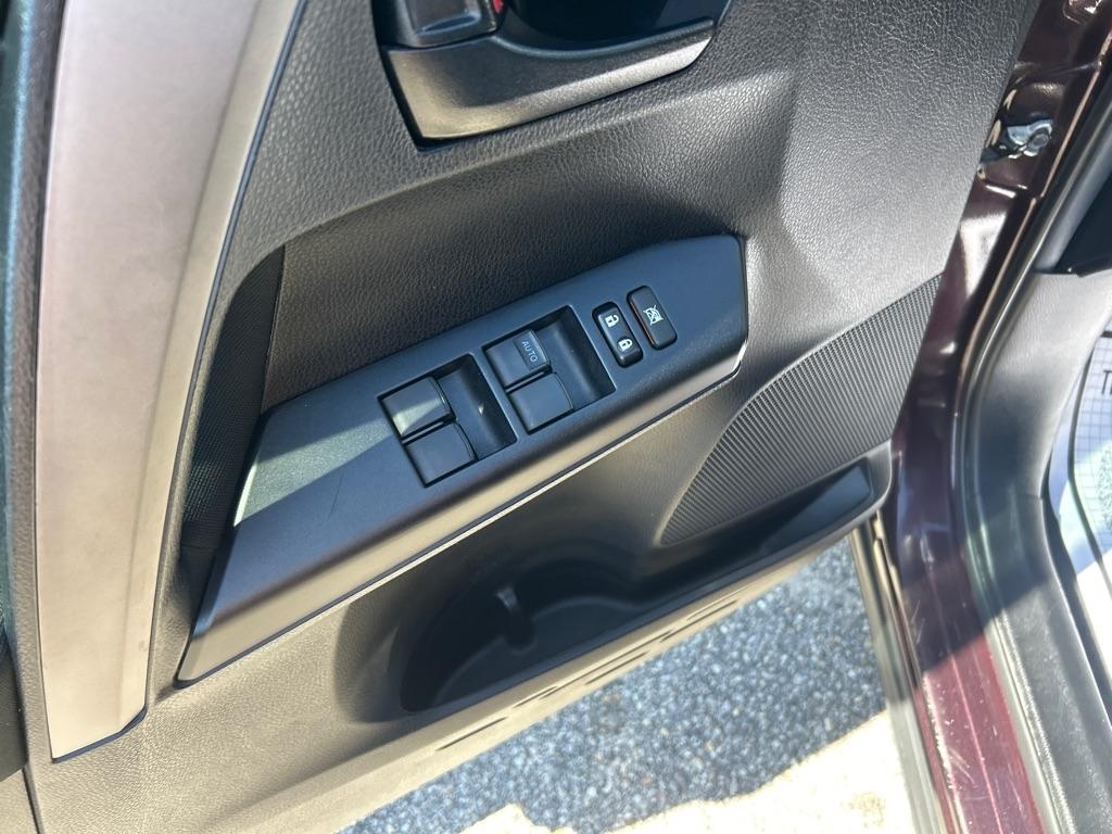 Toyota RAV4 LE FWD (Natl) 2018