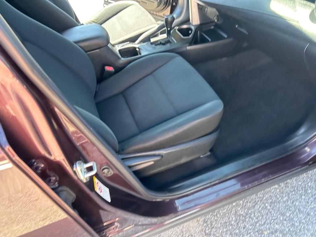 Toyota RAV4 LE FWD (Natl) 2018