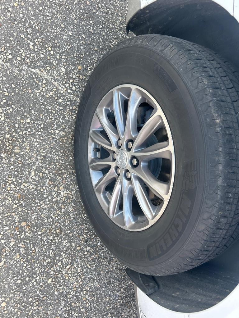 Buick Enclave FWD 4dr Essence 2022