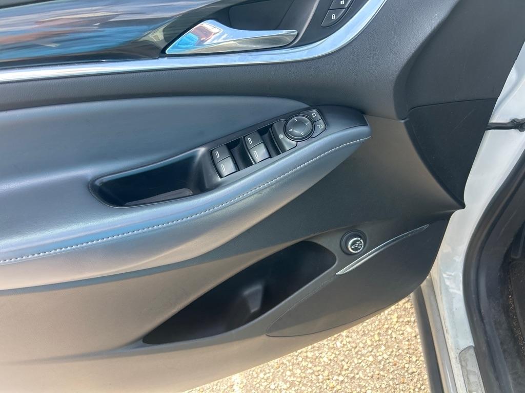 Buick Enclave FWD 4dr Essence 2022