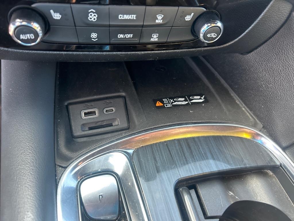 Buick Enclave FWD 4dr Essence 2022