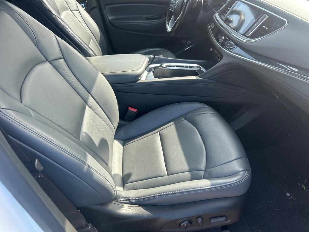 Buick Enclave FWD 4dr Essence 2022