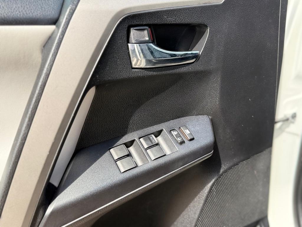 Toyota RAV4 AWD 4dr XLE (Natl) 2016