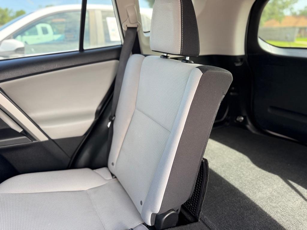 Toyota RAV4 AWD 4dr XLE (Natl) 2016