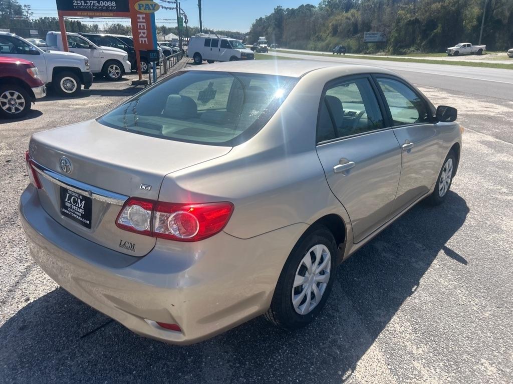 Toyota Corolla 4dr Sdn Auto LE (Natl) 2011