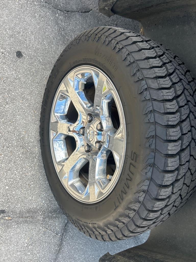 RAM 1500 Laramie 4x4 Crew Cab 5'7" Box 2018