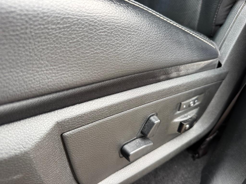 RAM 1500 Laramie 4x4 Crew Cab 5'7" Box 2017