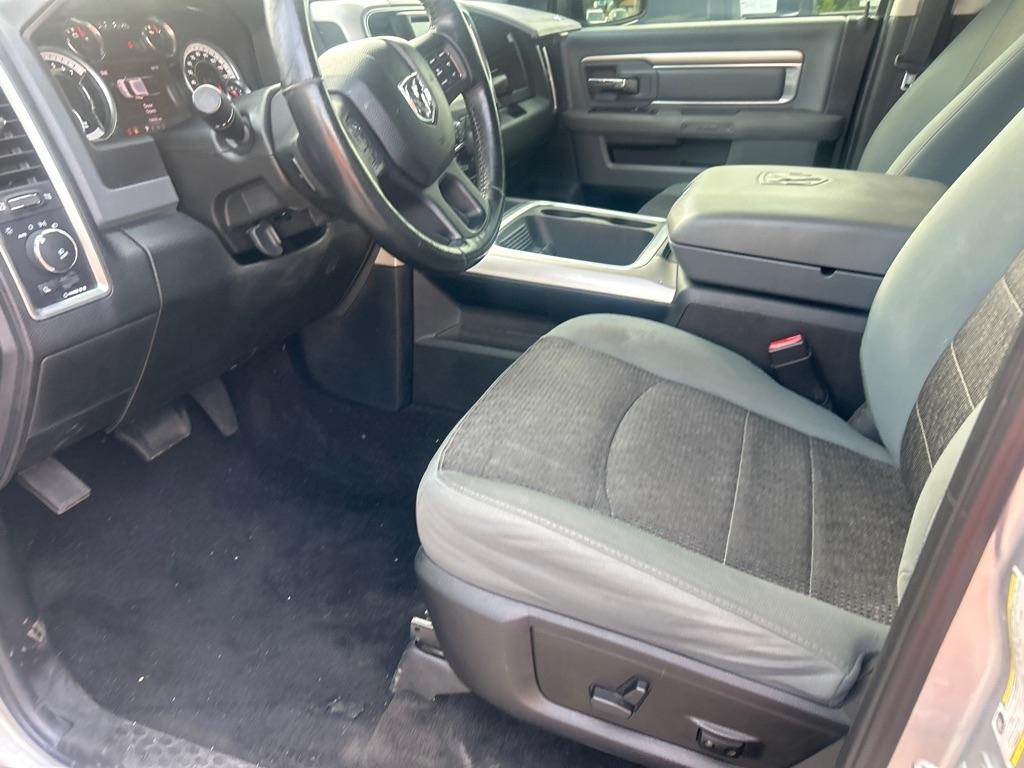 RAM 1500 Big Horn 4x4 Crew Cab 5'7" Box 2017