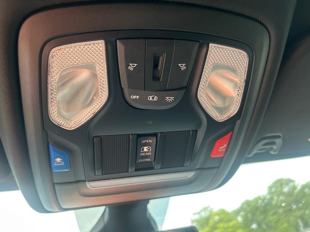 RAM 1500 Big Horn 4x2 Crew Cab 5'7" Box 2021