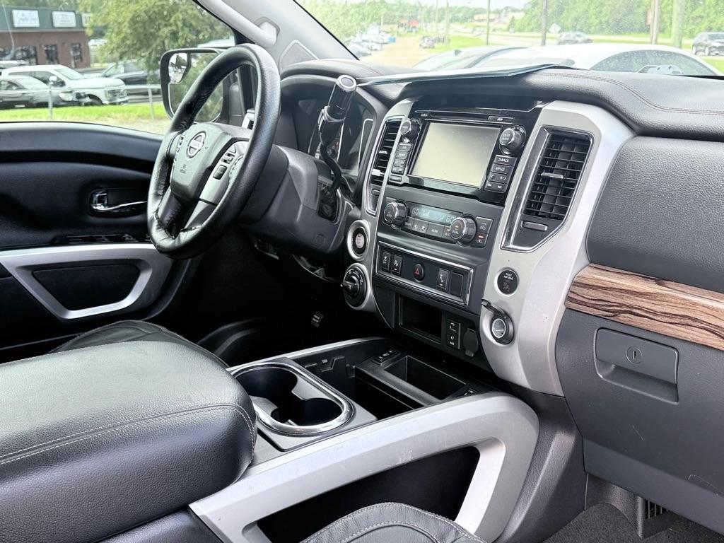 Nissan Titan 4x4 Crew Cab SL 2017