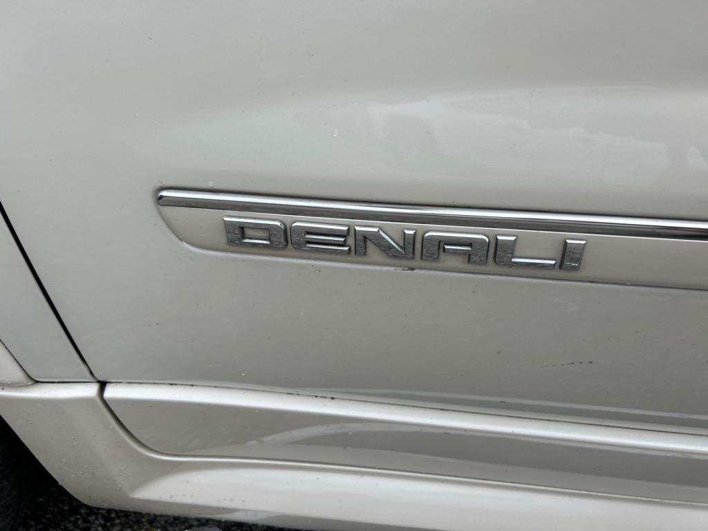 GMC Acadia FWD 4dr Denali 2012