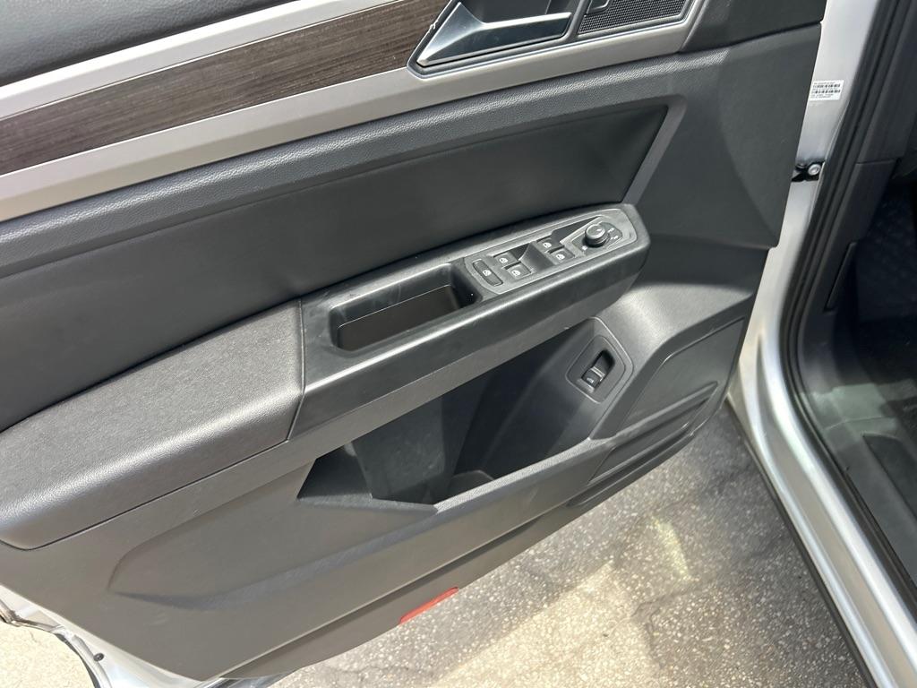 Volkswagen Atlas 3.6L V6 SE w/Technology FWD 2019