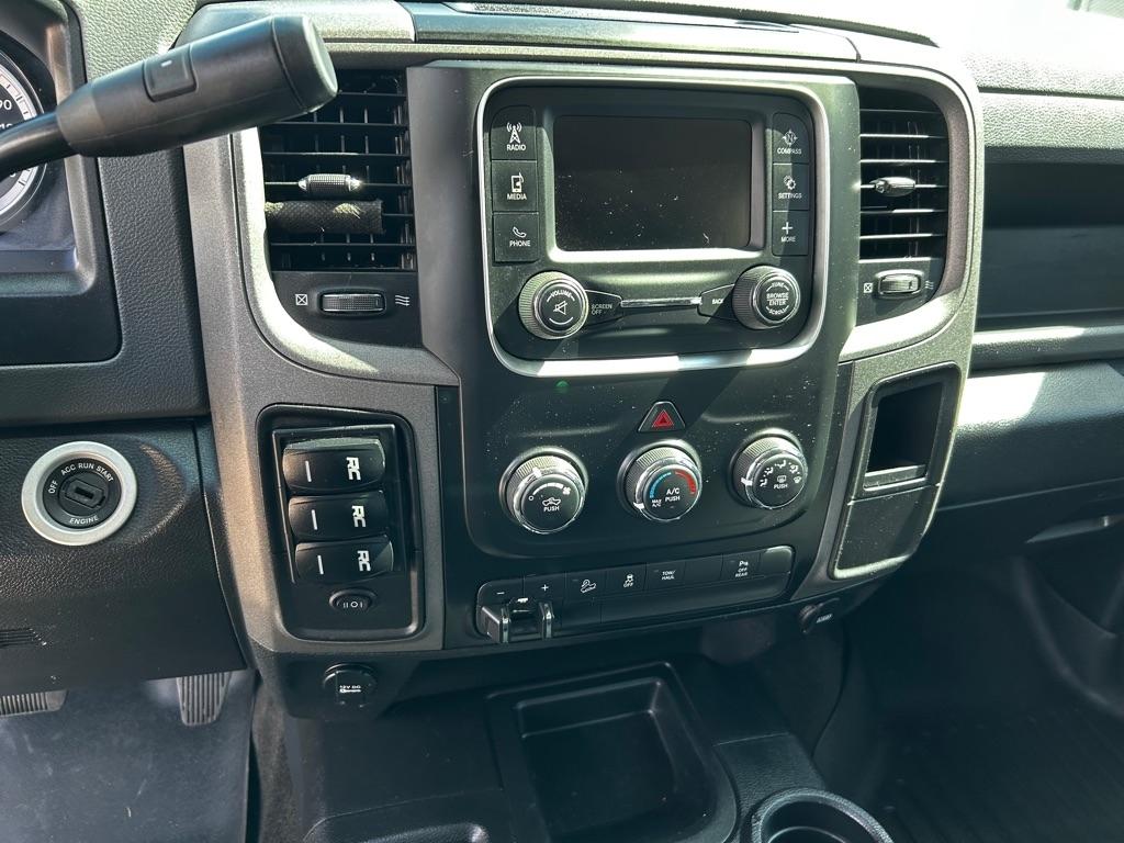 RAM 2500 Tradesman 4x4 Crew Cab 6'4" Box 2017