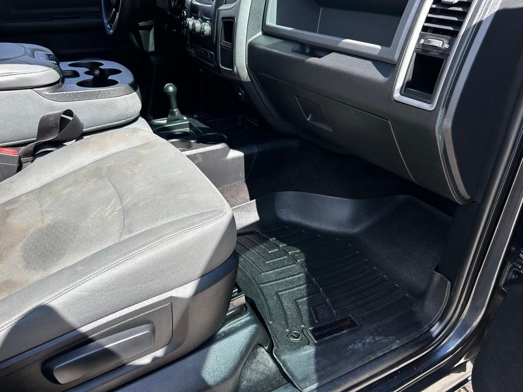 RAM 2500 Tradesman 4x4 Crew Cab 6'4" Box 2017