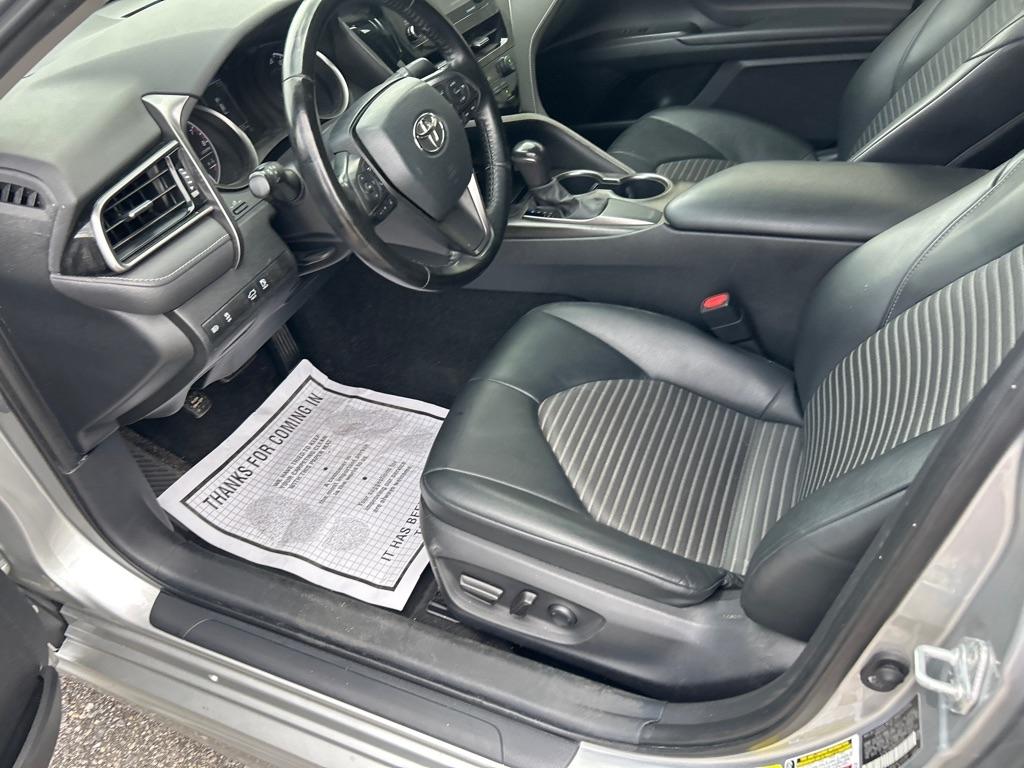 Toyota Camry SE Auto (Natl) 2021