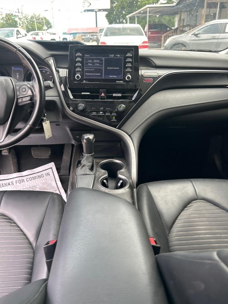 Toyota Camry SE Auto (Natl) 2021