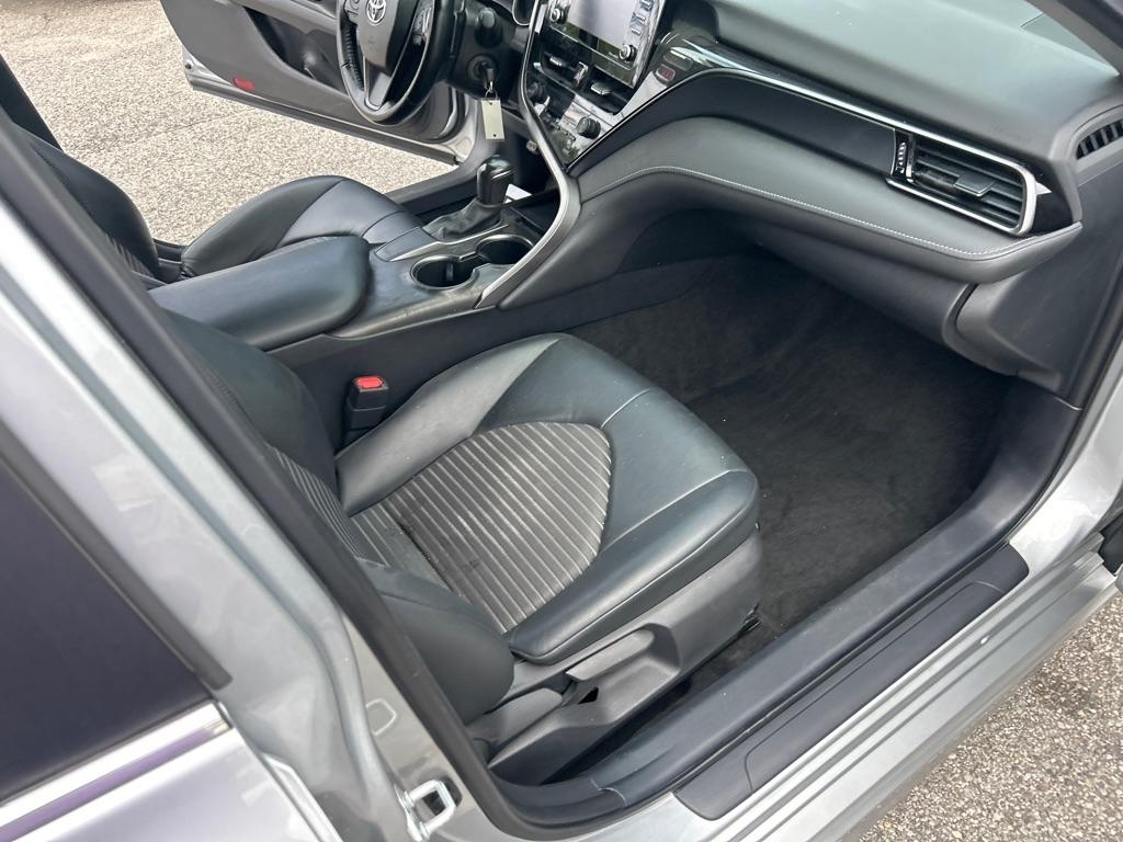 Toyota Camry SE Auto (Natl) 2021