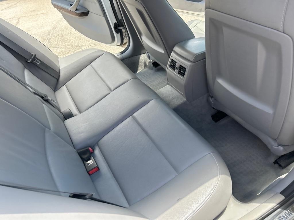 BMW 3 Series 4dr Sdn 328i RWD South Africa 2011