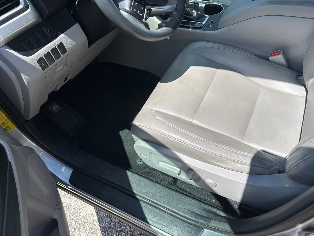 Toyota Highlander AWD 4dr V6 XLE (Natl) 2015