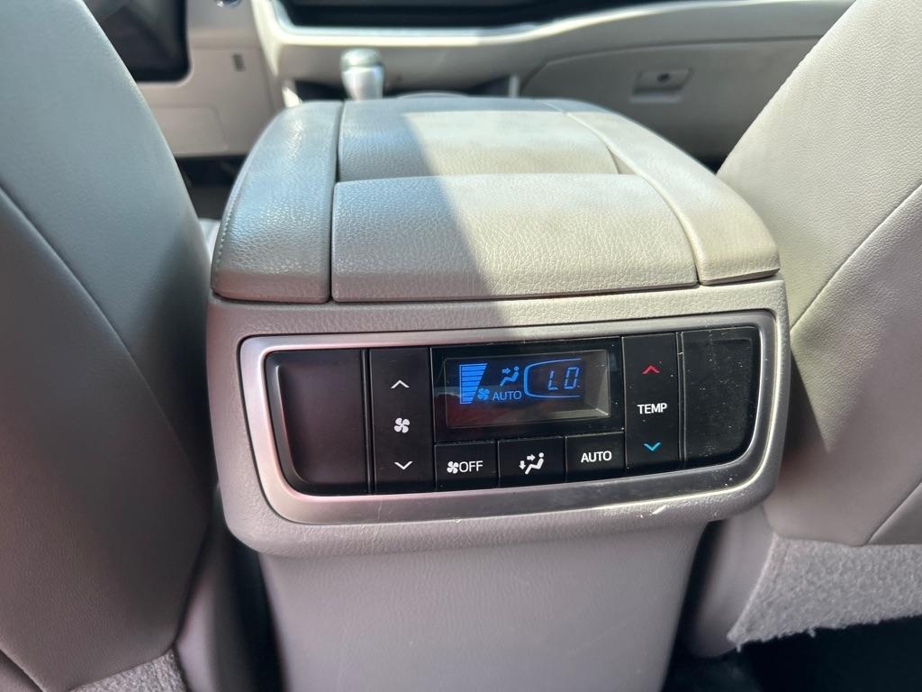 Toyota Highlander AWD 4dr V6 XLE (Natl) 2015