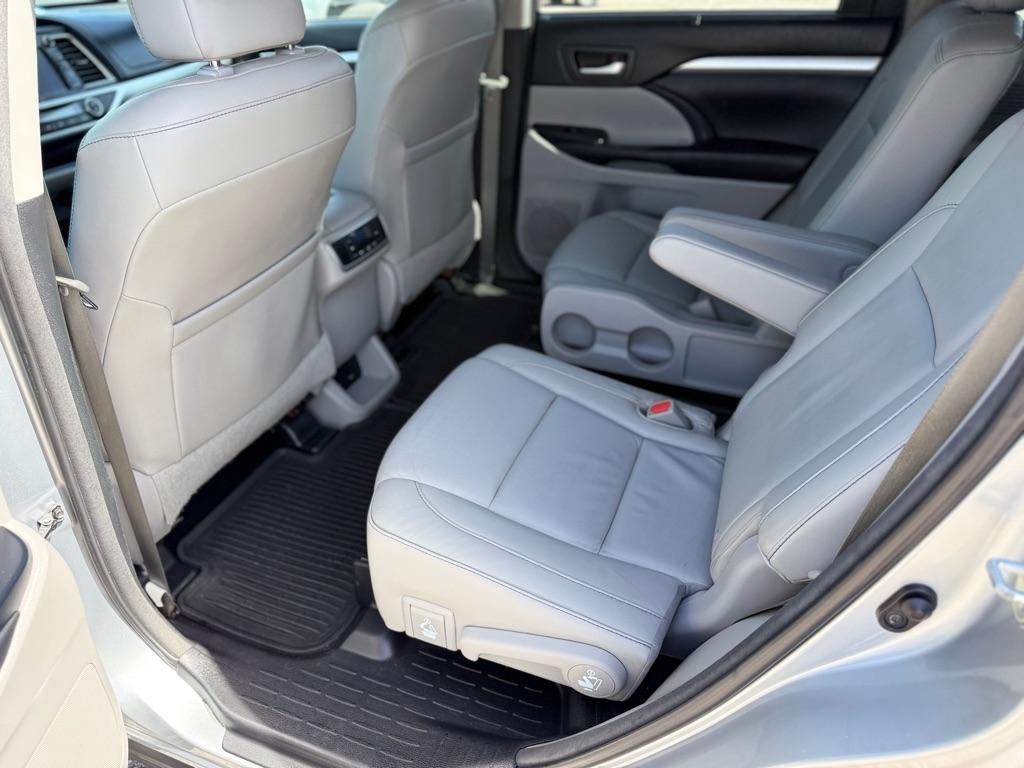 Toyota Highlander AWD 4dr V6 XLE (Natl) 2015