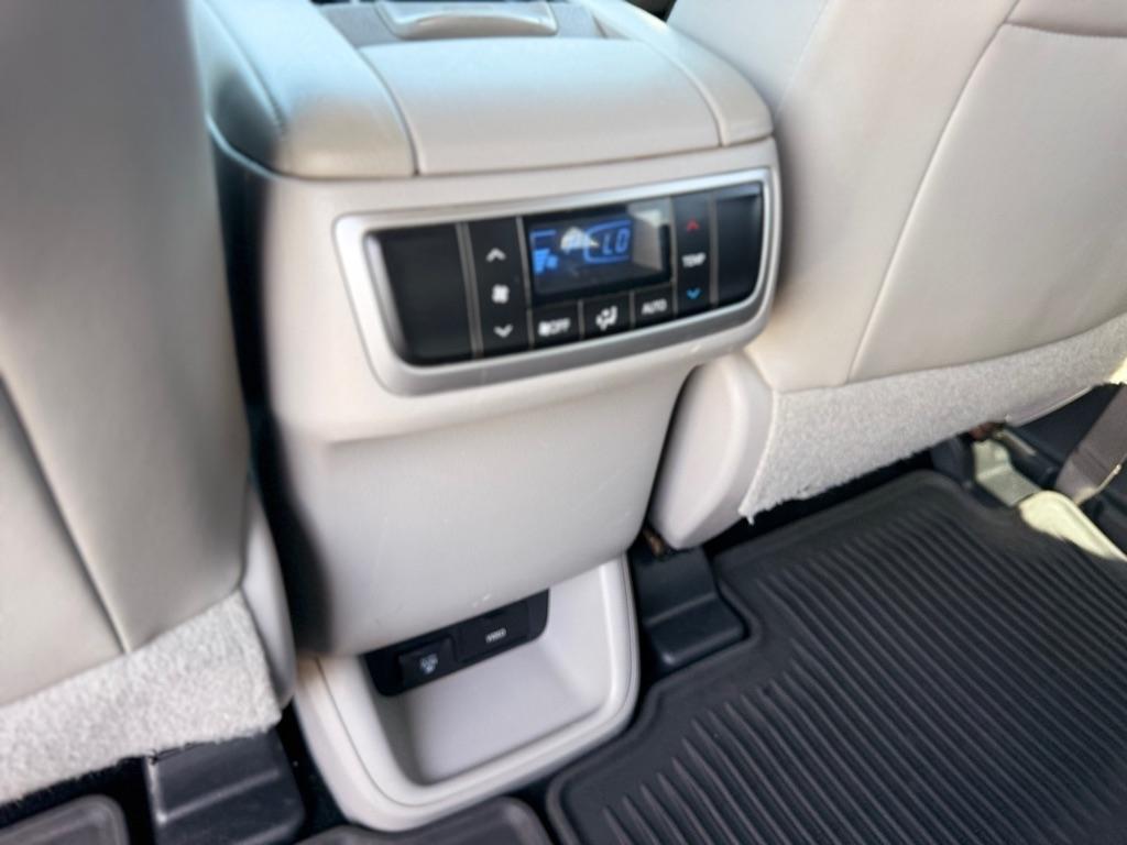 Toyota Highlander AWD 4dr V6 XLE (Natl) 2015