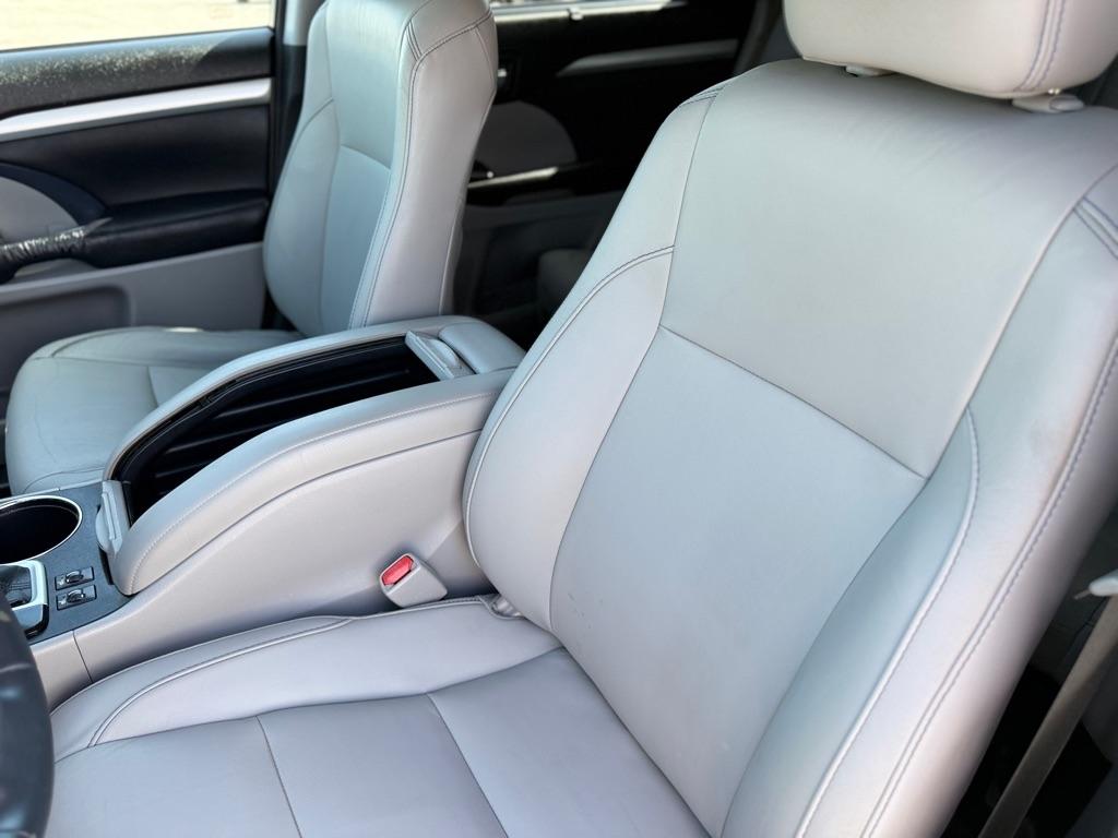 Toyota Highlander AWD 4dr V6 XLE (Natl) 2015