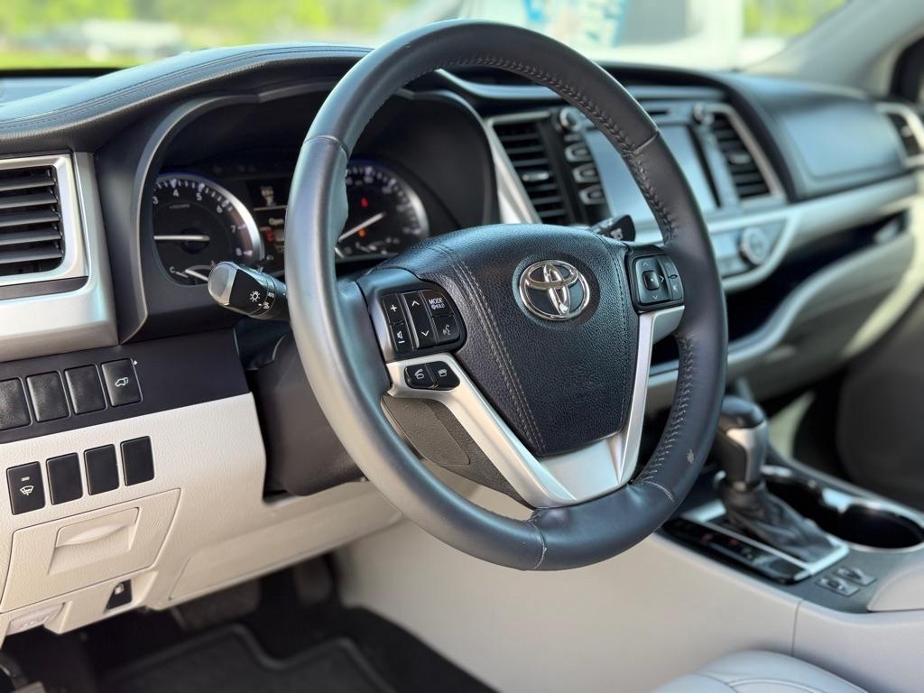 Toyota Highlander AWD 4dr V6 XLE (Natl) 2015