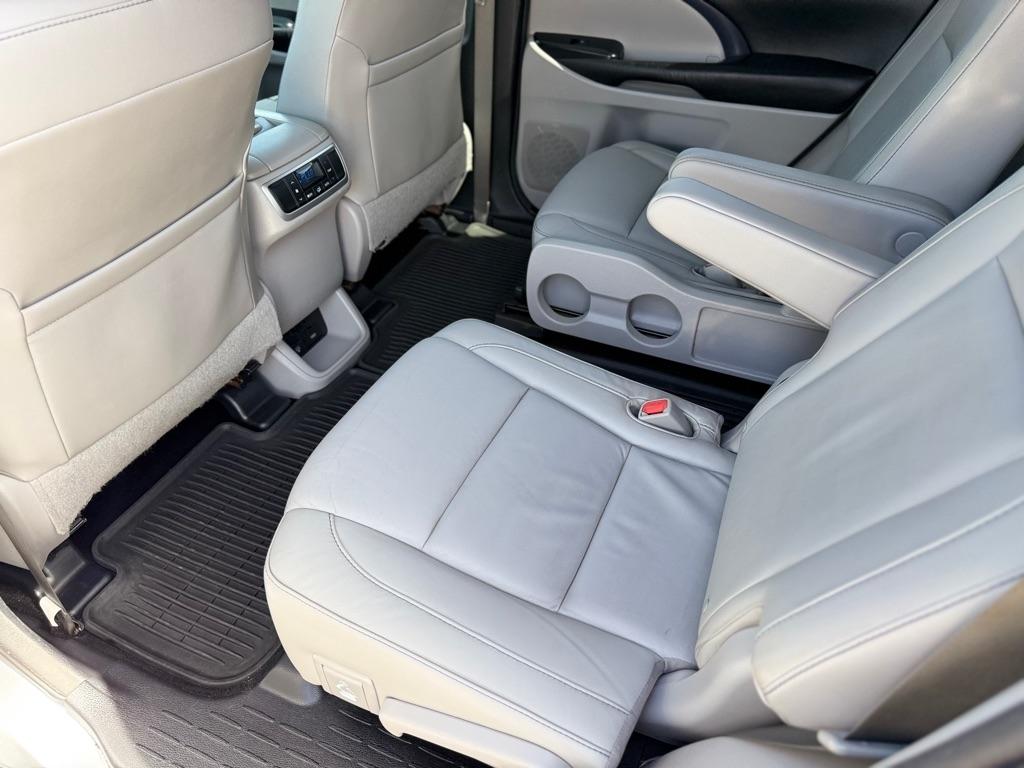 Toyota Highlander AWD 4dr V6 XLE (Natl) 2015