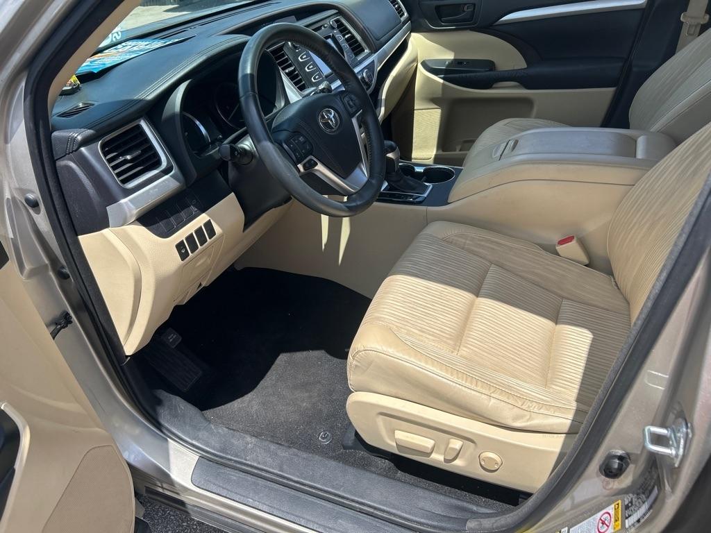 Toyota Highlander FWD 4dr V6 LE Plus (Natl) 2015
