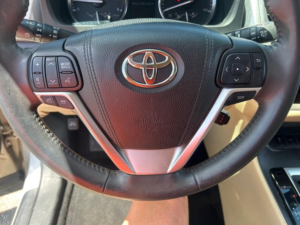 Toyota Highlander FWD 4dr V6 LE Plus (Natl) 2015