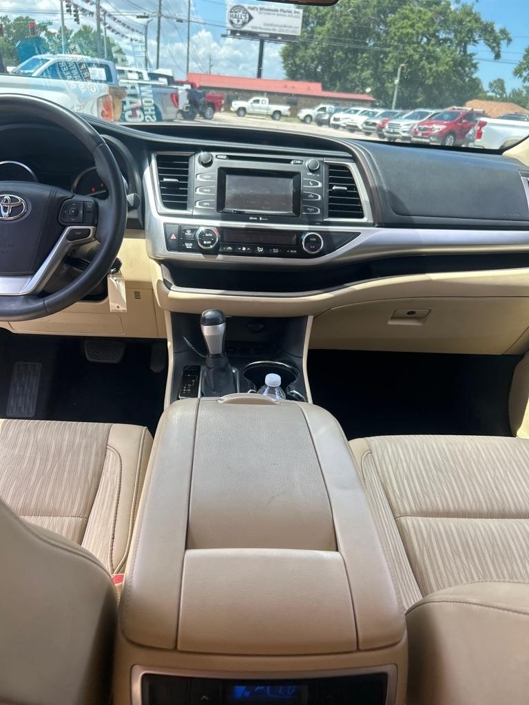 Toyota Highlander FWD 4dr V6 LE Plus (Natl) 2015
