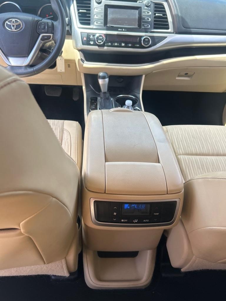 Toyota Highlander FWD 4dr V6 LE Plus (Natl) 2015
