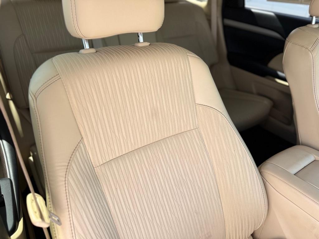 Toyota Highlander FWD 4dr V6 LE Plus (Natl) 2015