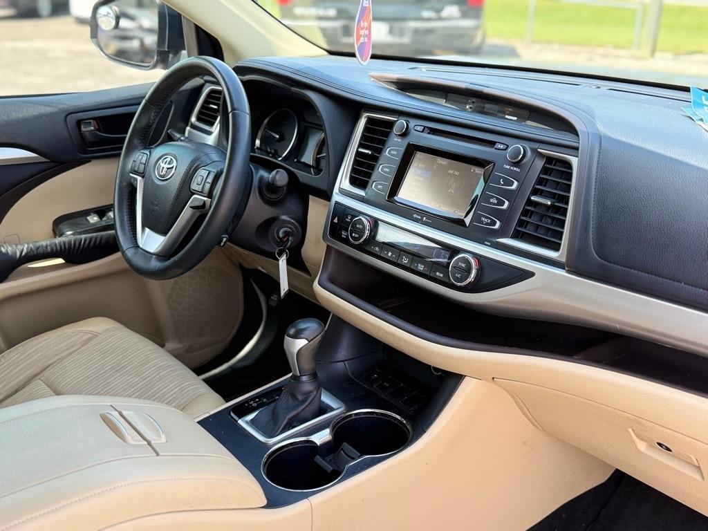 Toyota Highlander FWD 4dr V6 LE Plus (Natl) 2015