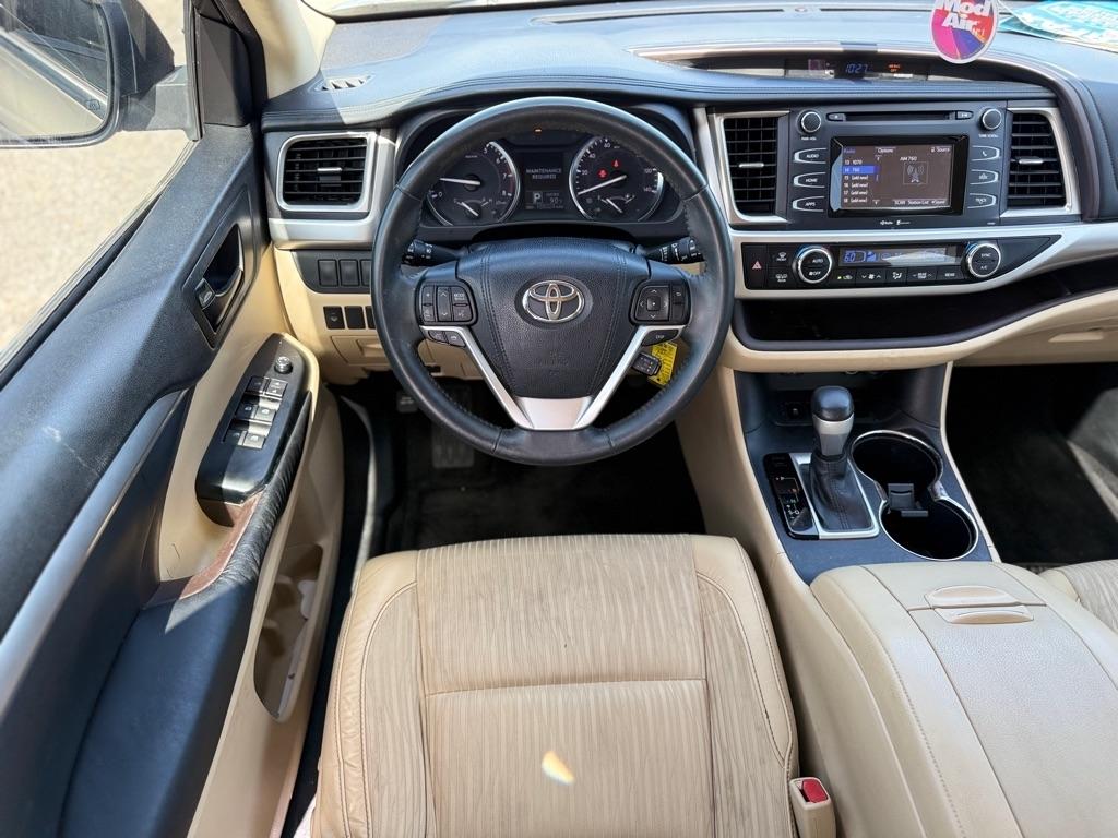 Toyota Highlander FWD 4dr V6 LE Plus (Natl) 2015