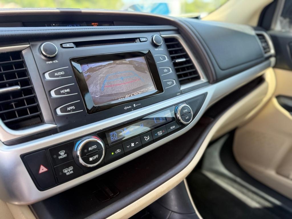 Toyota Highlander FWD 4dr V6 LE Plus (Natl) 2015